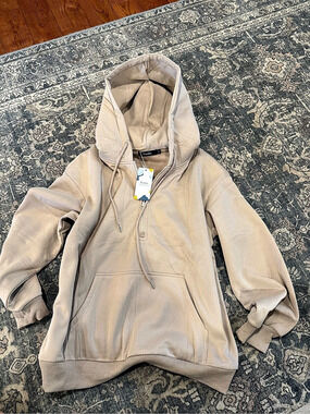 Sunbs Hooded Pullover in Beige Size Medium NWT
